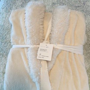 Pottery Barn Shearling Faux Fur Robe
